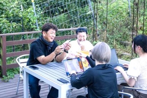 カフェやショップなど6次化拡大中！多品目果実の生産から加工までを学べてスキルアップ
【メディア掲載多数／家具家電付きの個室の寮完備】