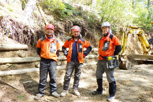 [地域おこし協力隊]
「源流の森」を守りつなぐ担い手「森師研修員」募集！
【安心のサポート体制／子育て支援充実のまち】