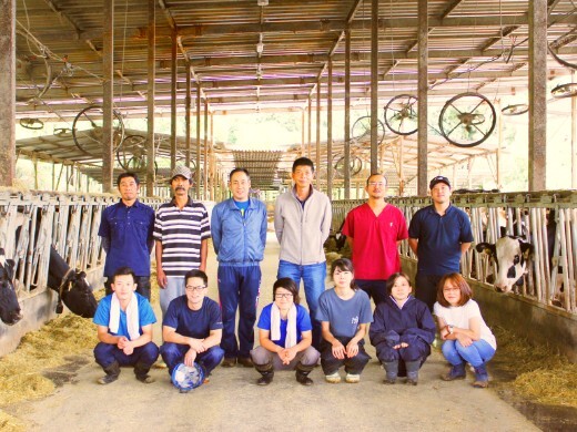 豊かな田舎で、牛と共に成長し夢を見つけていく。経験より想いを大切にしている牧場です！
【県外出身スタッフ多数在籍／風通しのいい職場】