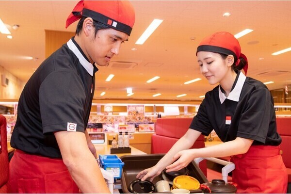 [2026年卒対象]
【業界No.1】日本の国民食"寿司"を世界のスタンダードへ。「スシロー」で店舗運営としてキャリアを築きませんか。