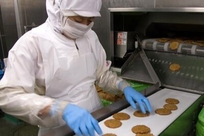 ［2026卒対象］
【食で人を笑顔に】マンツーマン指導で安心！丸本グループで始める、ペットフードから惣菜まで「食」を支える生産職募集。