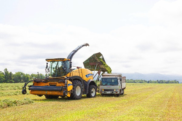 トラクターや機械操作・整備がメイン。農業生産法人のコントラクター部が新戦力を募集！
【家具・家電付きの社宅完備／車貸与あり】