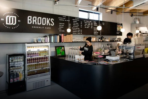 【年間休日120日／月給28万円〜】「Plant-Based」を広めるカフェで店長の右腕として働くサブリーダーを募集！