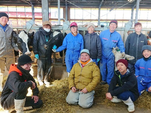 脱サラした代表夫婦が移住もスキルアップもサポート！腰を据えて長く働ける酪農牧場です◎
【待遇充実＆大幅昇給あり／市街地まで近い】