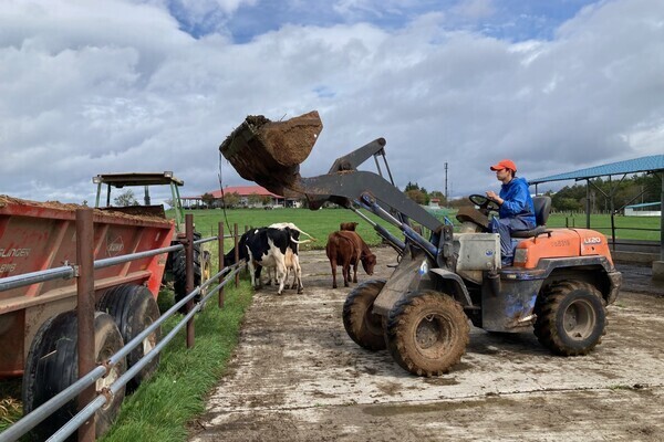 [2026卒対象エントリー]牛の飼育から新商品開発まで。あなたのアイデアで「牧場のファン」を増やす
