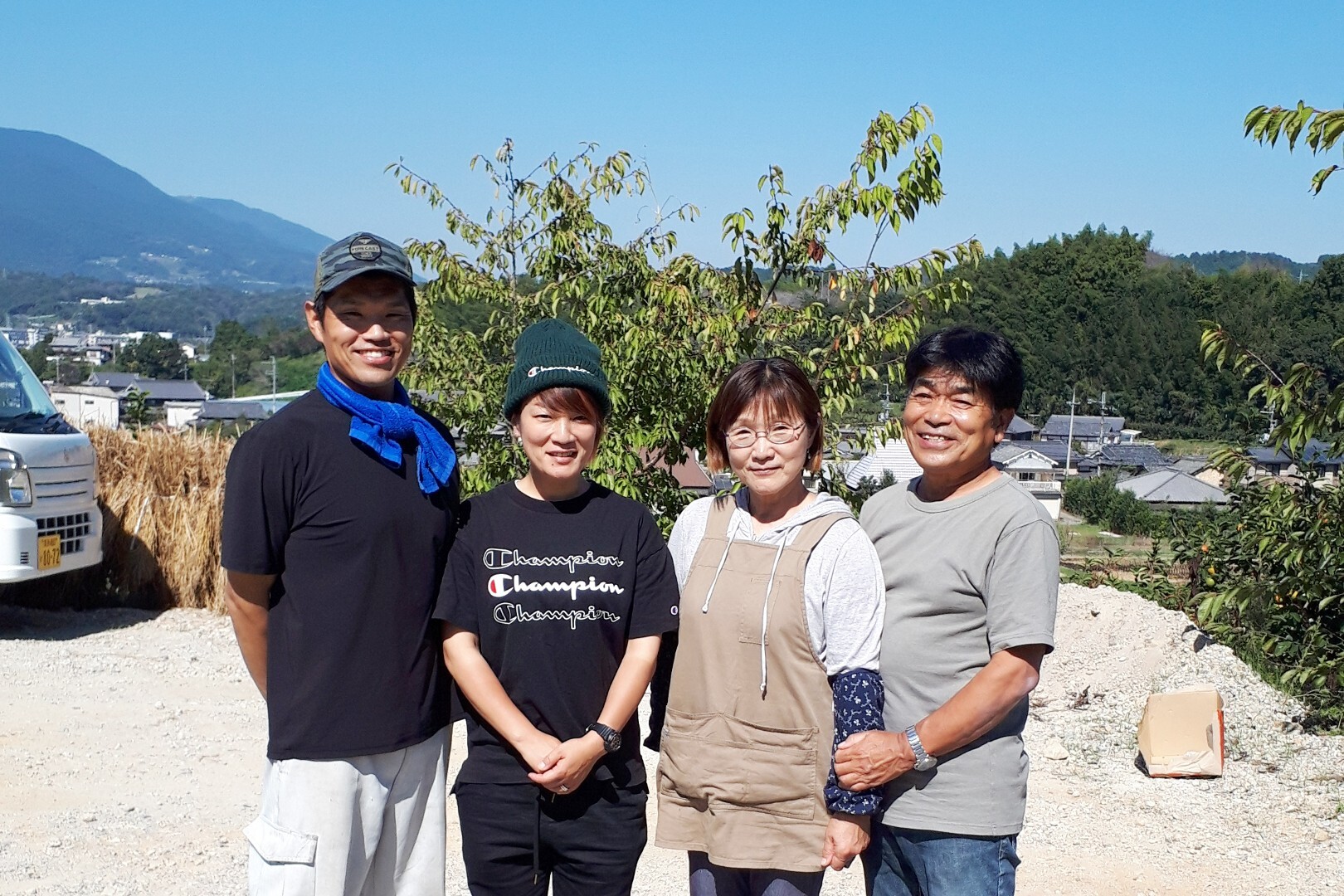 柿農園の収穫アルバイト募集！若い代表が経営する、どなたでも馴染みやすい農園です。
【寮完備／通勤手当あり／免許なしOK】