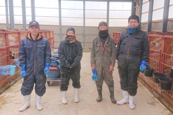 牧草の完全自給を実践する牧場！必要な知識や経験を一から習得できます。
【規模拡大中／単身寮あり】