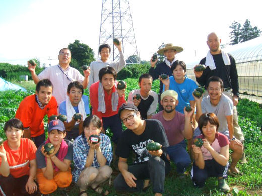 農薬や化学肥料を使わない草農法で、多品目の有機野菜を生産しています。
【経験者募集／資格取得支援あり／個室付き寮あり】