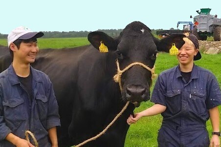 【賞与あり／家具家電付きJA寮あり】
女性スタッフ活躍中！酪農・肉用牛両方に携われる！未経験から高待遇の牧場◎
